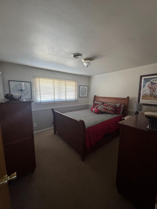 Building Photo - 822 Moose St