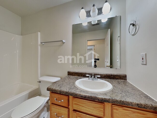 Building Photo - 2114 Post Oak Ln