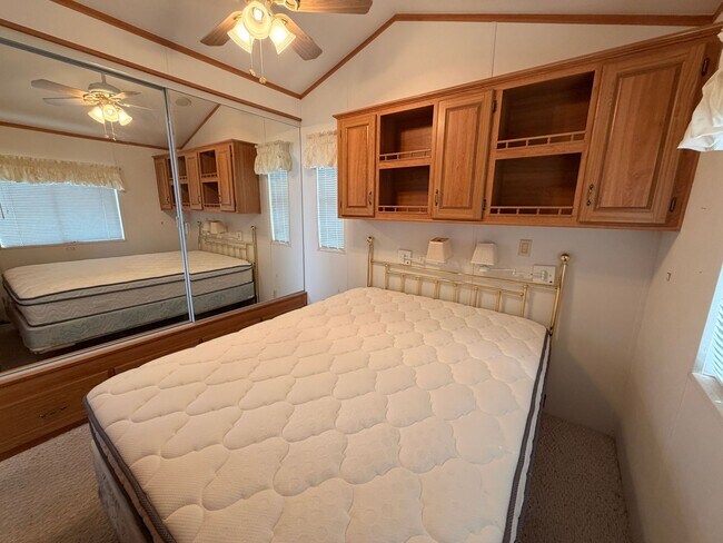 Building Photo - Charming 55+ Park Model in Caliente Casa De Sol