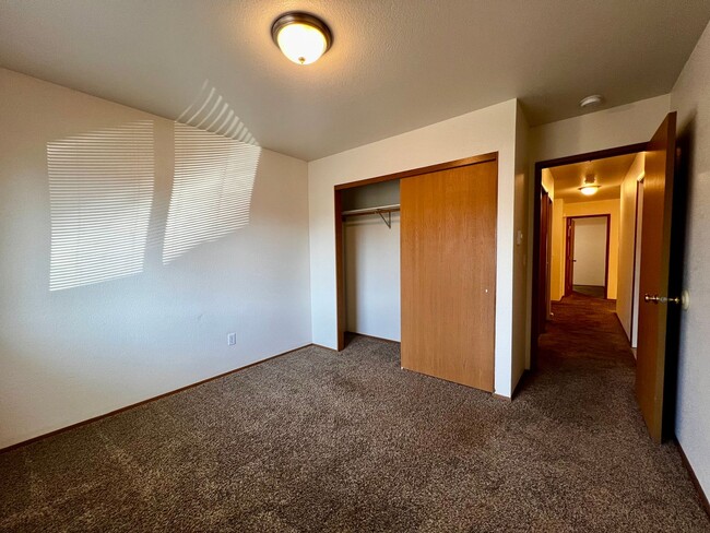 Building Photo - r205