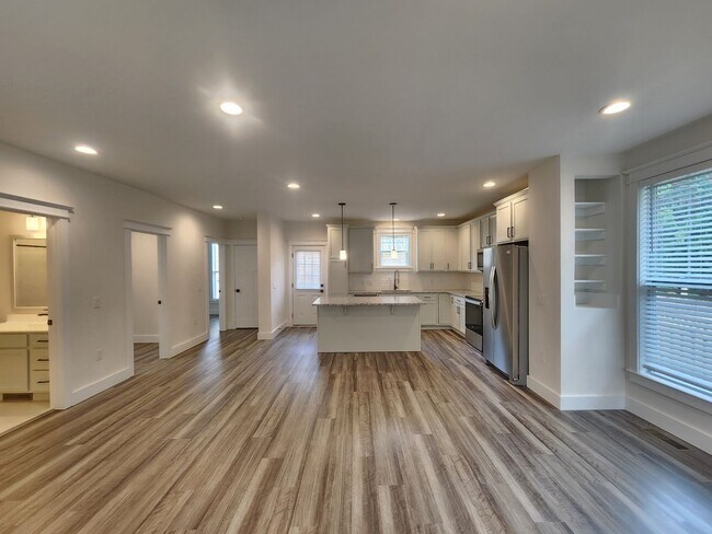 Building Photo - 1128 Blueview Dr