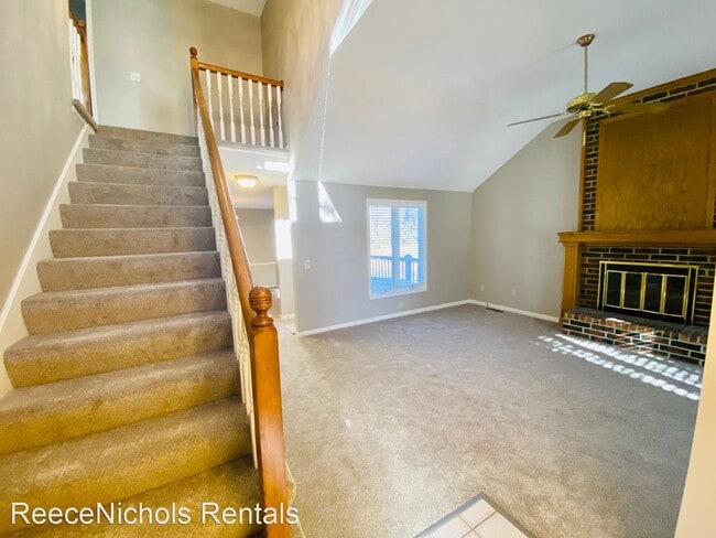 Building Photo - 3 br, 3.5 bath House - 10802 W. 116th Terrace