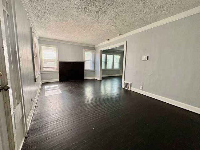 Building Photo - Spacious 2-Bedroom + Den Home with Ample Parking & Backyard!