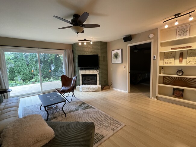 Building Photo - 4009 St Clair St