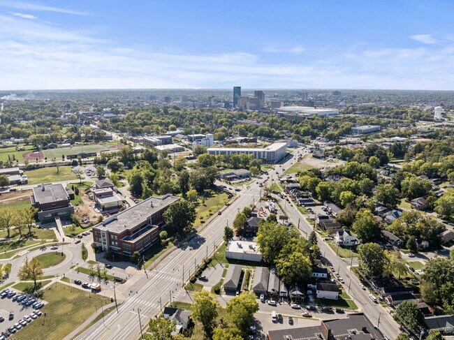 Building Photo - 528 Booker St