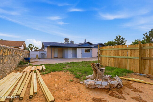 Building Photo - 2624 Lake Victoria Dr