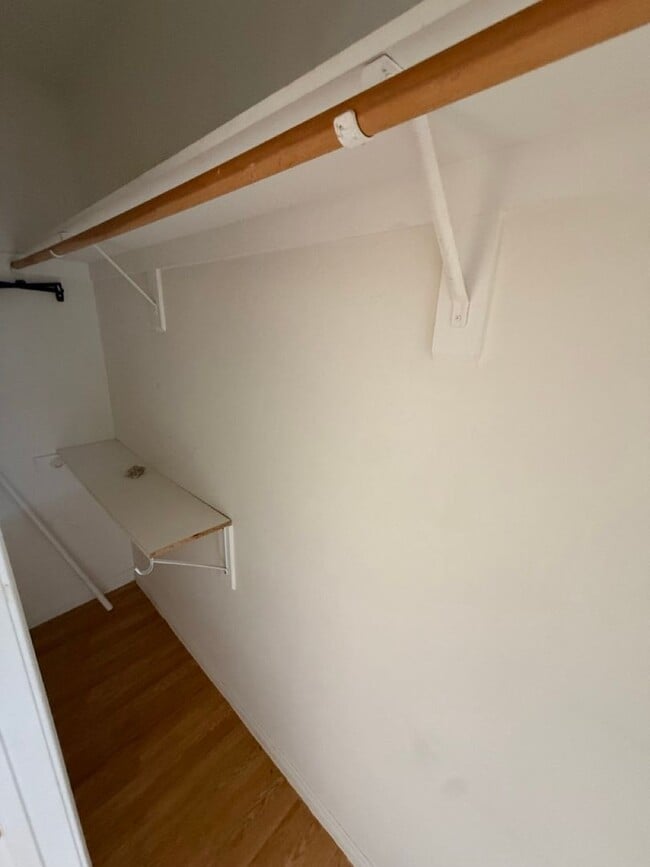 Building Photo - Spacious 5-Bedroom, 2-Bathroom Home in Southwest Bakersfield