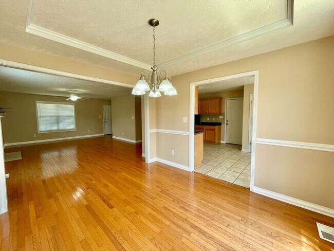 Building Photo - Spacious 4-Bed Haven With 2.5 Baths In Jack Britt District!