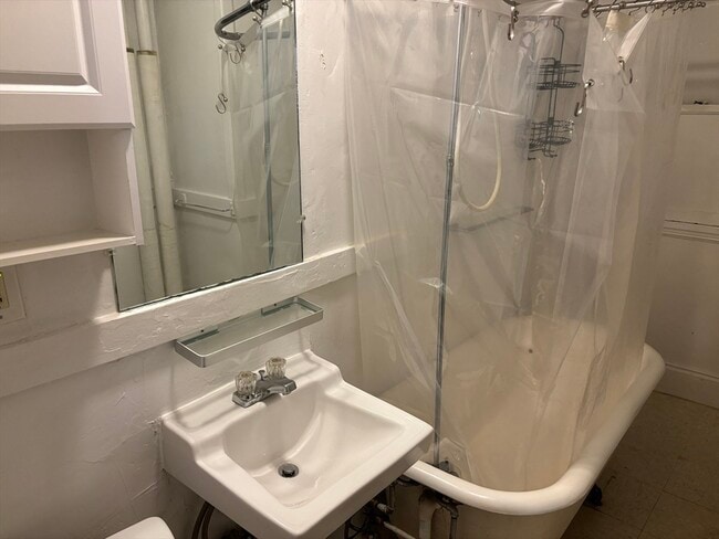 Building Photo - 107 Summer St