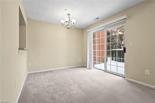 Building Photo - 240 Fox Hollow Dr