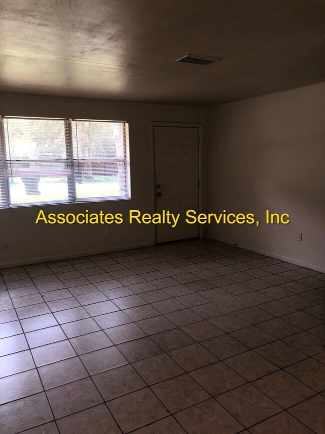 Building Photo - West Park Home