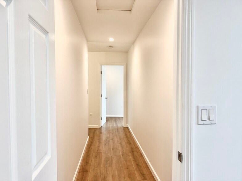 Building Photo - 384 Hargrave St