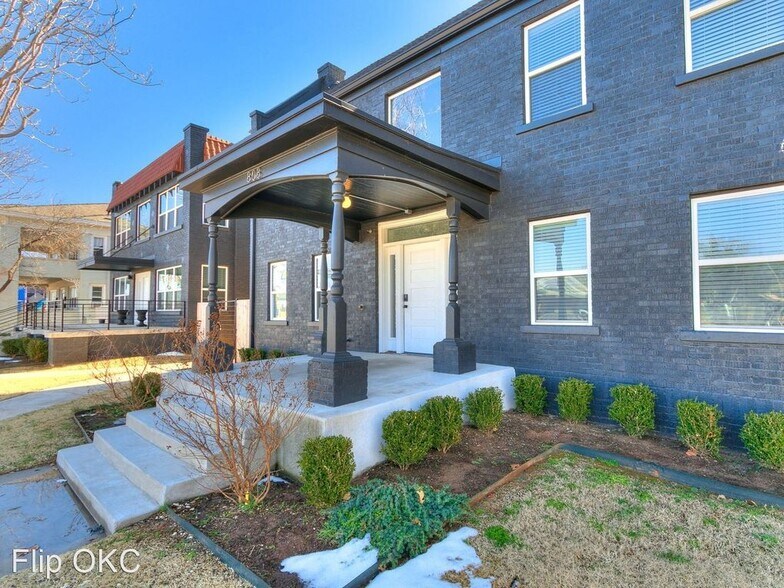 Building Photo - 808 NW 23rd St