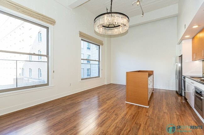 Building Photo - Financial District: 1 bed + Den/Office w/ ...