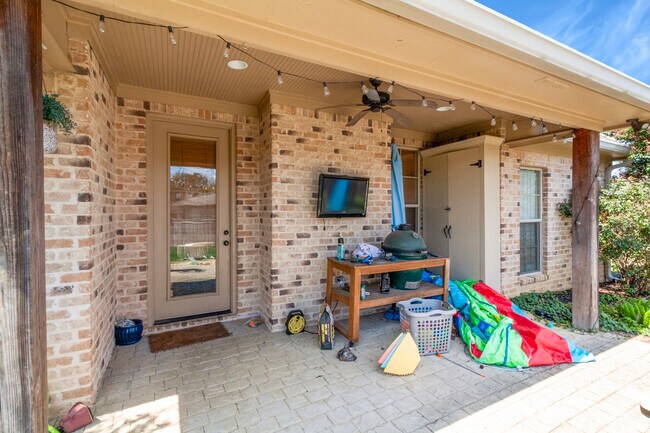 Building Photo - 119 Kempen Ln