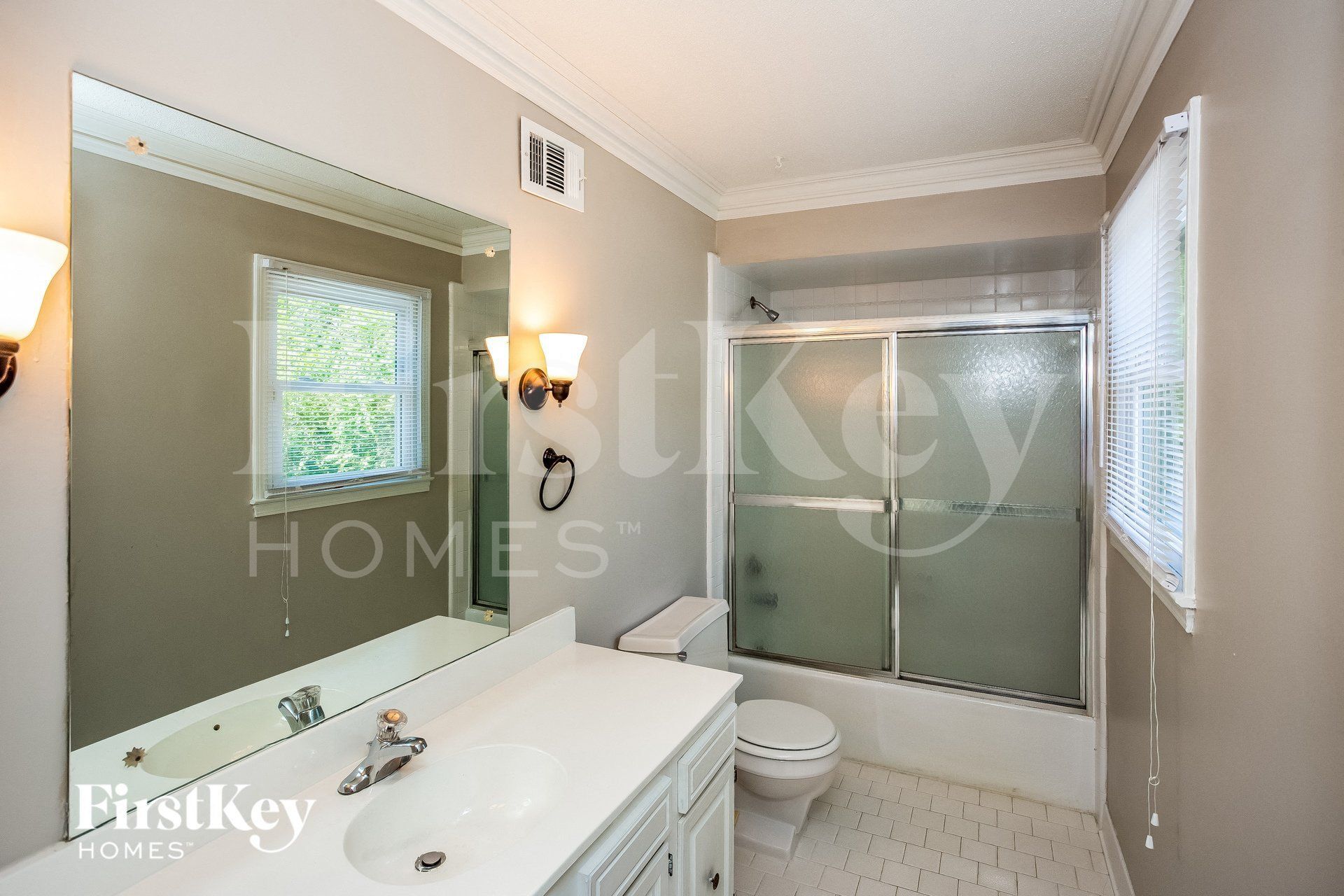 Building Photo - 6991 Dashwood Dr