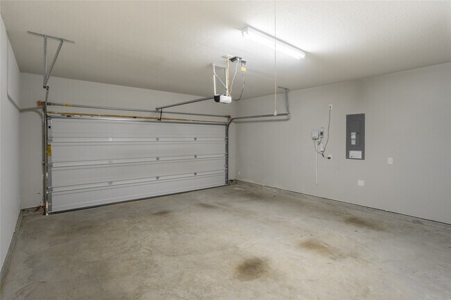 Building Photo - 1017 Lake Cypress Ln