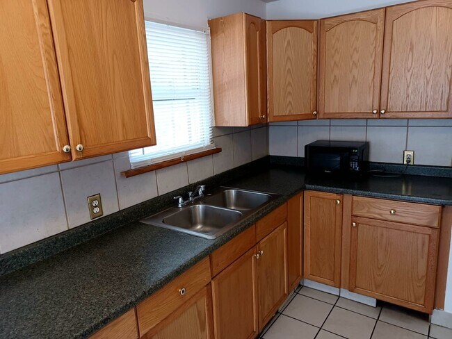 Building Photo - 1300 E Duplex