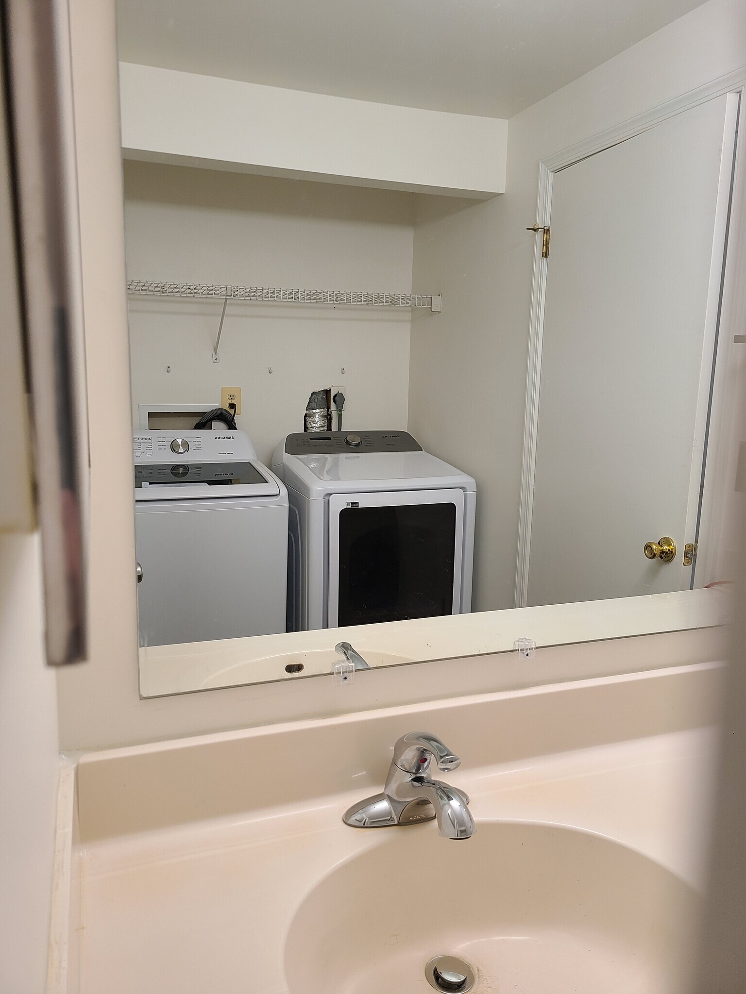 Upstairs bathroom - view 4 - 1207 Brice Sq