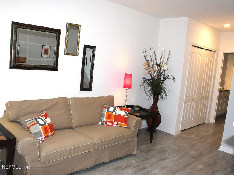 Building Photo - 312 Aventurine Ave
