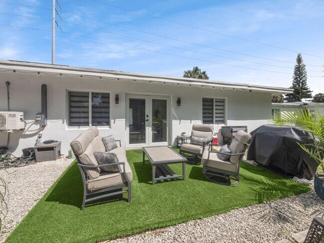 Building Photo - 520 NE 135th St