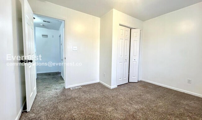 Building Photo - 928 SE 12 Terrace