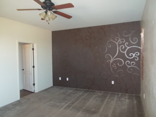 Building Photo - 4 Bedroom Home