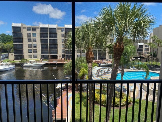 Building Photo - 11 Royal Palm Way
