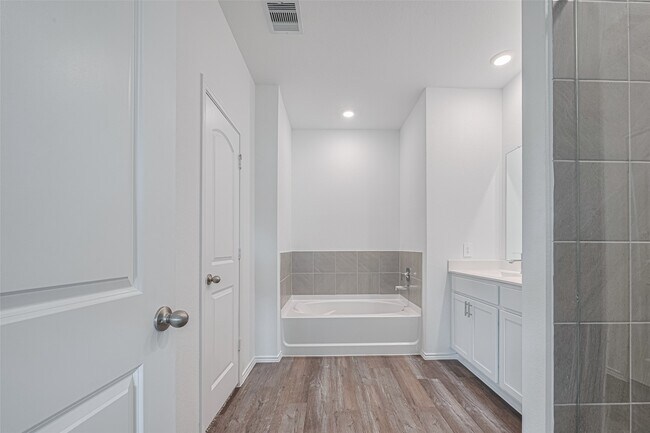 Building Photo - 27306 Sunterra Village Dr