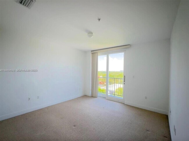 Building Photo - 2701 SW 3rd Ave