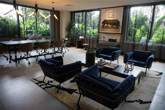 Building Photo - 121 NE 34th St