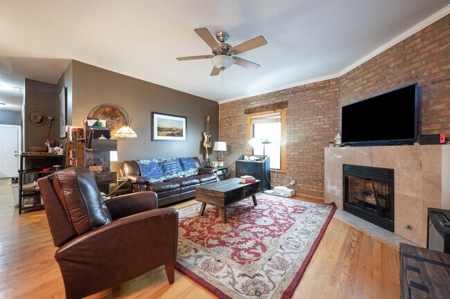 Building Photo - 1104 E 46th St