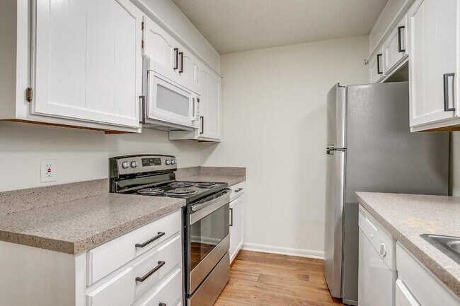 Building Photo - Charming 2-Bed, 2-Bath Duplex in Burleson