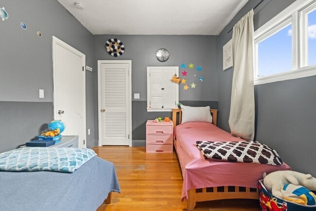 Building Photo - 48 Tapped St