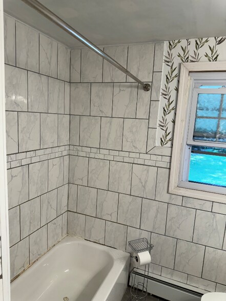 Building Photo - 92 Rambler St