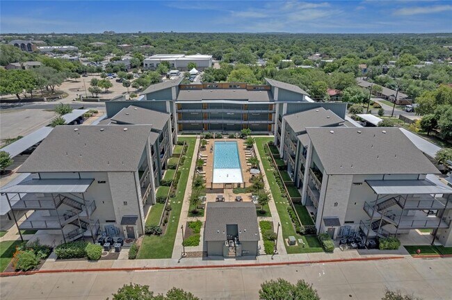 Building Photo - 4704 Sunset Trail