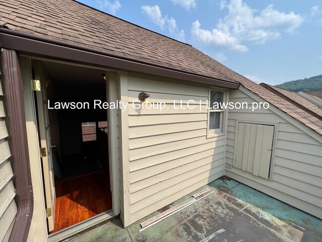 Building Photo - 2217 Jefferson St SW