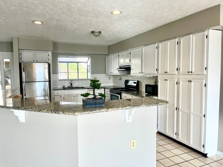 Building Photo - 3660 Walden Dr