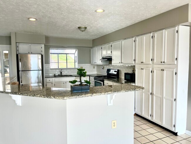 Building Photo - 3660 Walden Dr