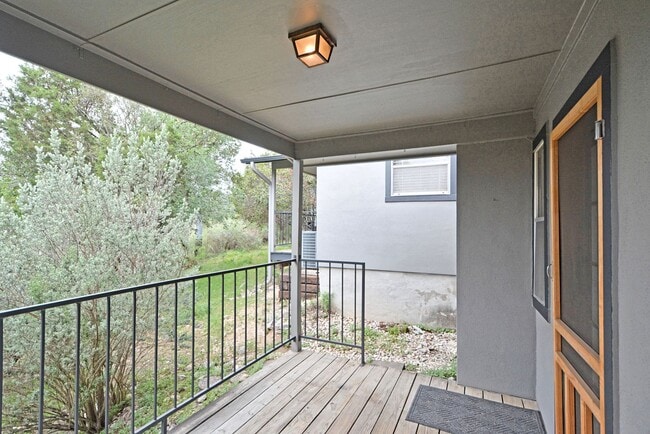 Building Photo - 663 Floral Ave
