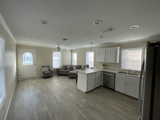 Building Photo - 6448 Golden Nugget Dr