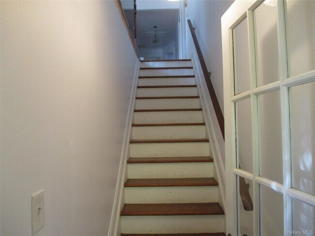 Building Photo - 429 E Park Ave