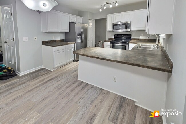 Building Photo - 2413 Whetstone Ln