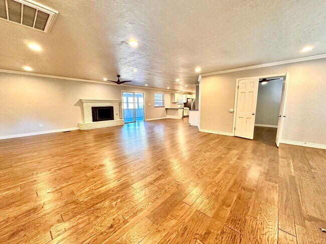 Building Photo - 3 Bed Home OKC - Move in Deposit-Free! (If Qualified)