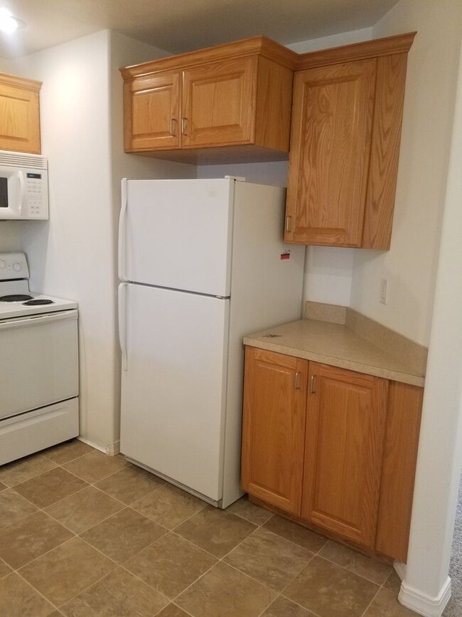 Building Photo - 2 Bedroom 1 Bath Rocky Mountain Townhome w/attached 1 car garage!