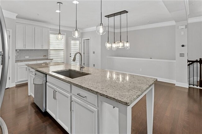 Building Photo - 6428 Brookside Blvd