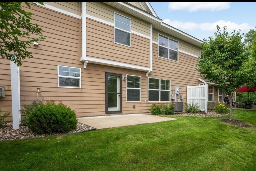Building Photo - 3223 Red Oak Trl