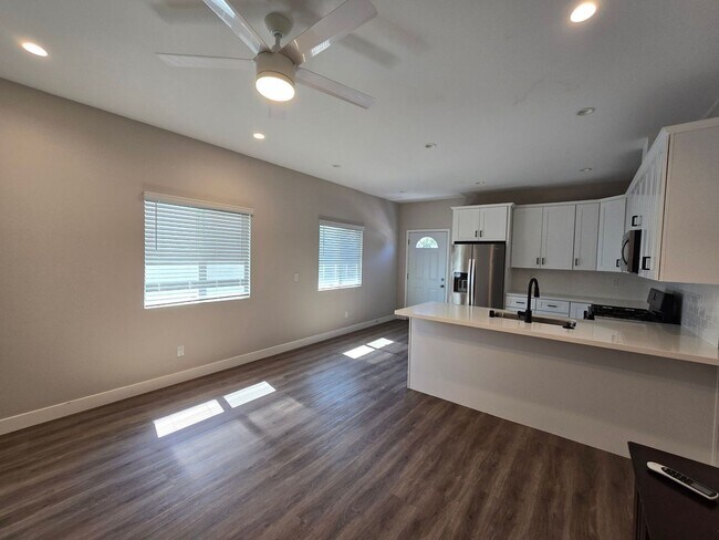 Building Photo - NEW 4BD/2BA, Large Balcony!!