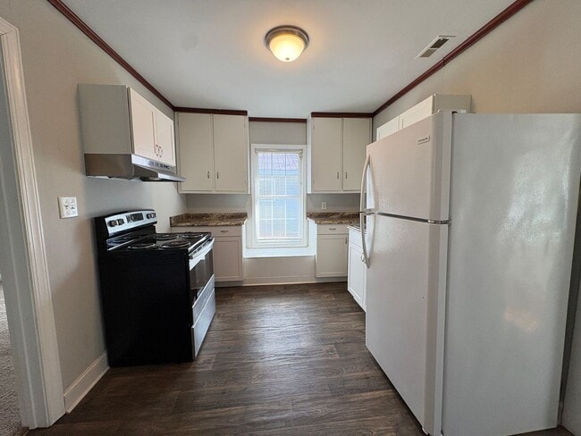 Building Photo - 3 Bedroom, 1 Bathroom House in Liberty!