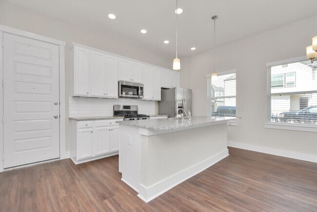 Building Photo - 739 Strawberry Pines Ct